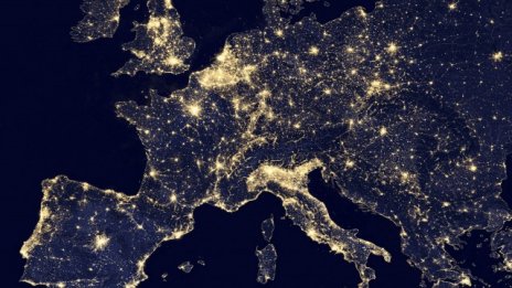 По-ниските цени на стоките в Европа помагат на потребителите, но носят и риск