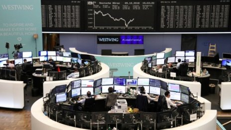 Напрежението между Рим и Брюксел не натежа над европейските борси