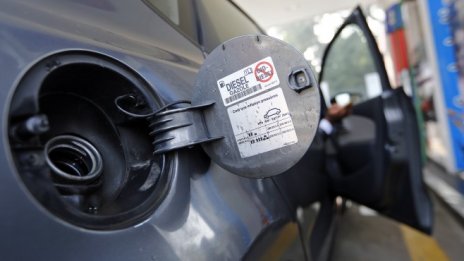 Франция забранява дизеловите и бензинови автомобили след 2040 г.