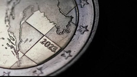 2026 г. е по-реалистична дата за приемане на еврото, смята икономист