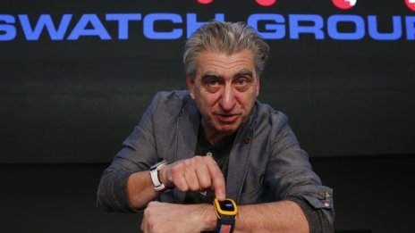 Swatch е готова на компромиси - създава умни часовници