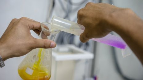 ЕК: Не наливайте само пари, създайте условия за наука