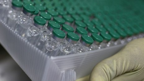 Страни от ЕС спират прилагането на ваксината на AstraZeneca
