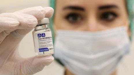 Серумният институт в Индия увеличава производството на "Спутник V"