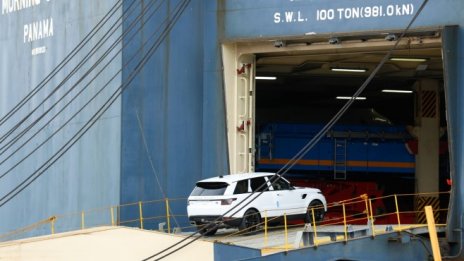 JLR се фокусира върху най-рентабилните модели, докато трае кризата с чиповете