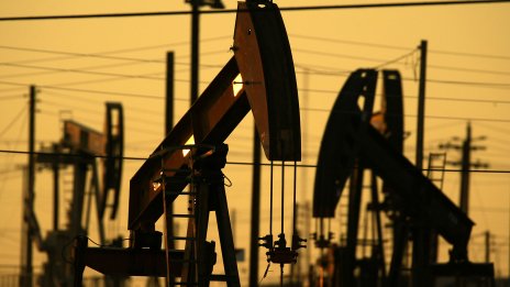 Петролът поскъпва на фона на прогнозите за намаляване на лихвите от Фед*