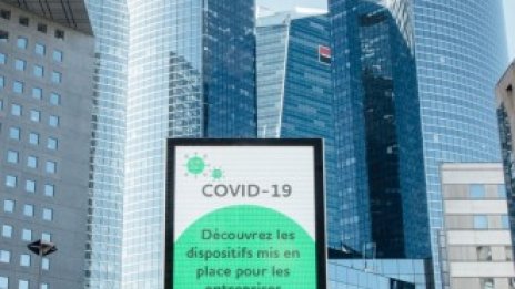 След дивидентите европейските банки могат да съкратят и бонусите си