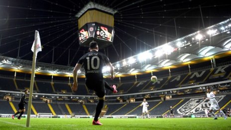 Deutsche Bank става спонсор на Айнтрахт?