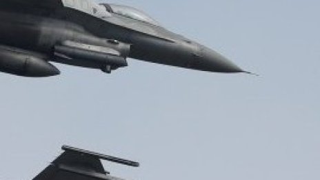 България ще получи два самолета F-16 за обучение