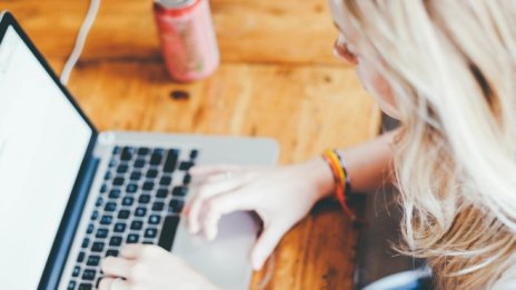 АЦБ: Работата от вкъщи може да навреди на кариерата на жените