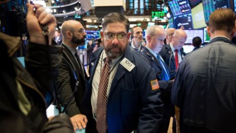 Disney поведе спада при Dow, докато книжата на Rivian поскъпнаха с над 22%