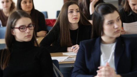 Седмокласниците ще полагат изпити по материал от три учебни години