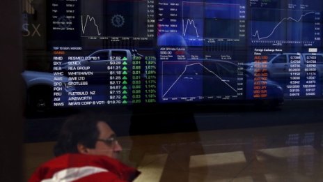 Водещият борсов индекс в Хонконг падна под 20 000 пункта