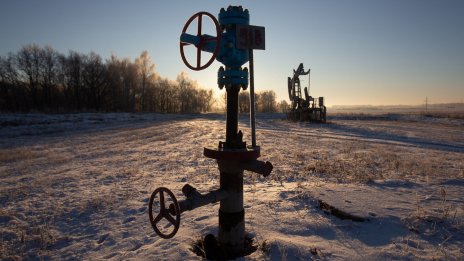 Петролът поскъпна до петмесечен връх след новите санкции на САЩ  срещу Русия