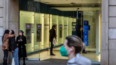 Испанската безработица отново спадна през февруари