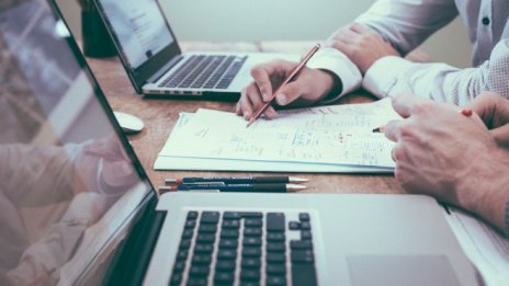 МОН предлага IT фирмите да влязат в училищата