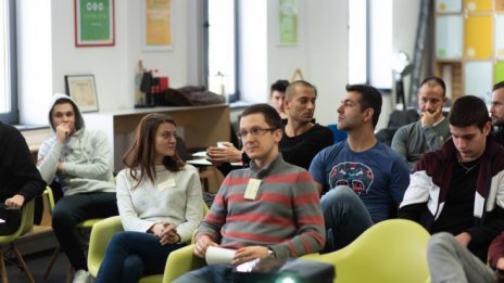 Елена Кирилова от Investor.bg бе сред менторите на „Тийноватор“