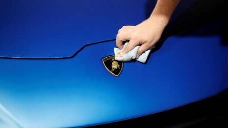 Lamborghini слага таван от 8000 коли на производството си за 2020 г.