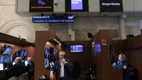 Wall Street приключи с финален спринт иначе слаба седмица 