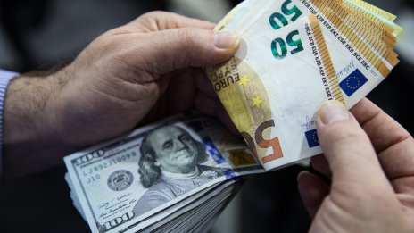 Зеленият сблъсък, в който Америка има пари, а Европа - правила