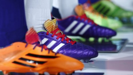 Как скандалът с Луис Суарес може да влоши резултатите на Adidas