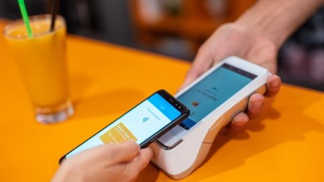 Mastercard увеличава двойно лимита за безконтактно плащане без ПИН