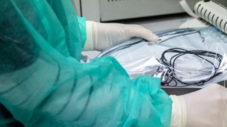 Испания: Водим истинска война за медицински консумативи от Китай