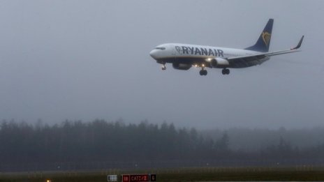 Френските кабинни екипажи на Ryanair стачкуват, отменени са над 40 полета