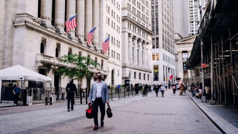 Индексите на Wall Street правят плах опит да възстановят загубите*