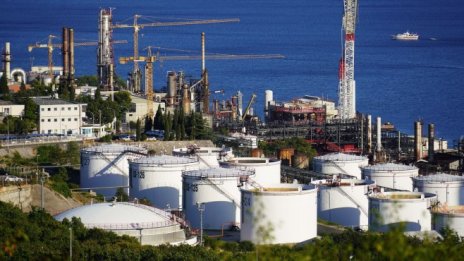 ЕЦБ: Постоянно поскъпване на петрола може да изтрие под 1% от БВП на еврозоната