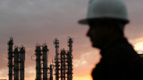 Петролът пое надолу след сигналите, че Саудитска Арабия може да увеличи добива