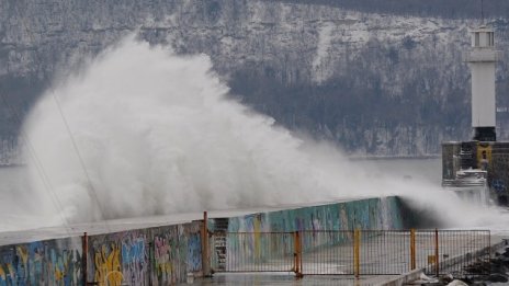 Китайска компания проявява инвестиционен интерес към черноморските пристанища