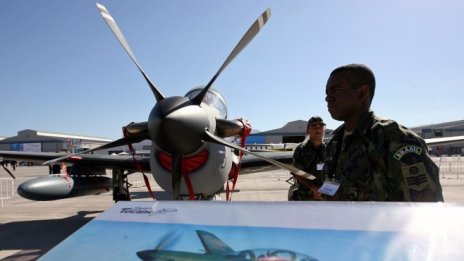 САЩ ще продадат високотехнологични самолети на Нигерия в борбата с "Боко Харам"