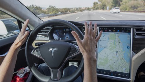 Правосъдното министерство в САЩ разследва Tesla заради Autopilot