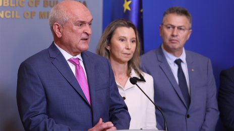 Минималната заплата за най-ниската академична длъжност става 2100 лв.