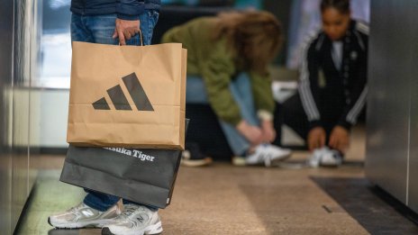 След ръста на печалбата Adidas планира обратно изкупуване на акции за 1 млрд. евро