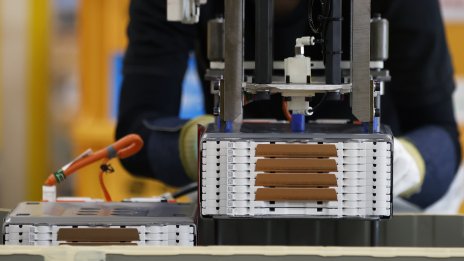 Бразилска миннодобивна компания търси разширение при електромобилните батерии