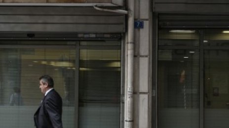 Piraeus Bank опитва да продаде лоши заеми за 7 млрд. евро