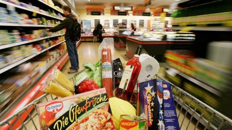 Продажбите на дребно в ЕС и еврозоната записаха изненадващ спад през октомври