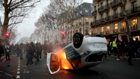 Макрон осъди "крайното насилие" след поредните сблъсъци в Париж