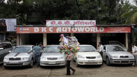 Лидерът при онлайн търговията с употребявани коли в Индия набира 350 млн. долара