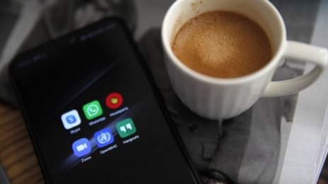 Тази година пазарът на смартфони ще преживее най-големия си срив до момента