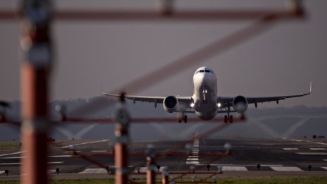 Китай дава ограничена зелена светлина на американските авиокомпании от 8 юни