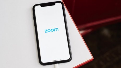 Zoom „открадна“ изпълнителния директор по сигурността на Salesforce 