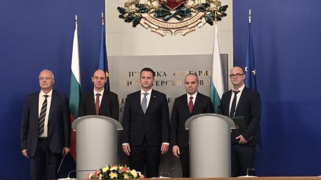 Изграждат 35 електрозарядни станции в жп гарите на областните градове