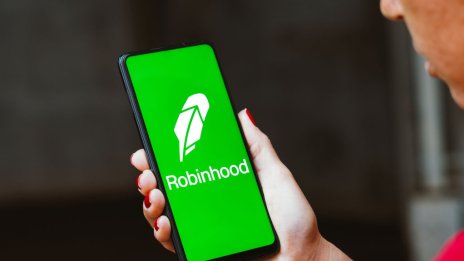 Robinhood изкупува обратно дела на Сам Банкман-Фрийд от правителството