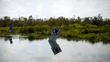 Ураганът „Хилъри“ заплашва Мексико и Калифорния с „катастрофални“ наводнения