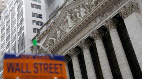 Въпреки волатилната търговия Wall Street завърши с повишения