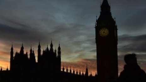 Активността в услугите във Великобритания се забави до двегодишно дъно