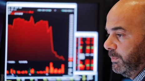 Август може да донесе около 3%-ен спад за щатските индекси